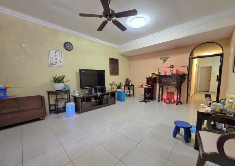 Rumah Bandar untuk Dijual di Taman Lagenda Mas (Cheras) - Mike Lim - Living Room - PropertyGuru.com.my