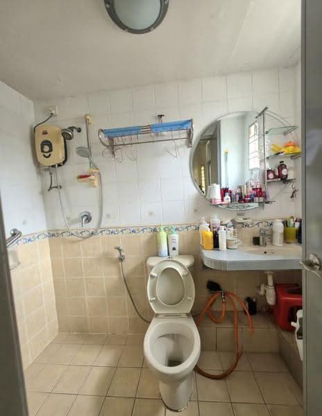 Rumah Bandar untuk Dijual di Taman Lagenda Mas (Cheras) - Mike Lim - Bathroom - PropertyGuru.com.my