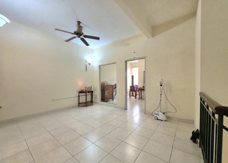 Rumah Bandar untuk Dijual di Taman Lagenda Mas (Cheras) - Mike Lim - Living Room - PropertyGuru.com.my