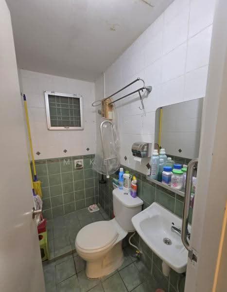 Rumah Bandar untuk Dijual di Taman Lagenda Mas (Cheras) - Mike Lim - Bathroom - PropertyGuru.com.my