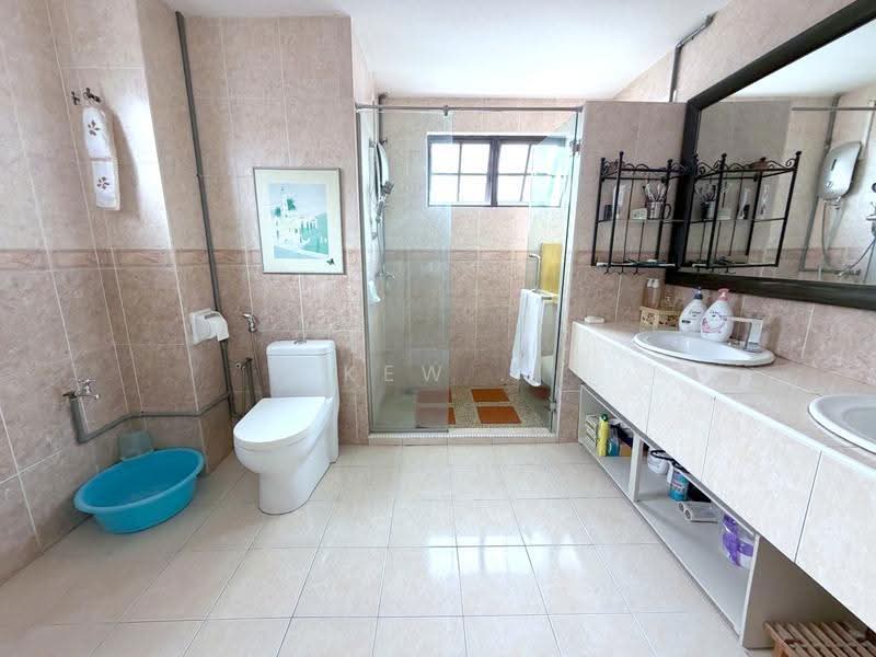 Rumah Berkembar untuk Dijual di Taman Vista Mutiara (Bandar Sungai Long) - Kew . - Bathroom - PropertyGuru.com.my