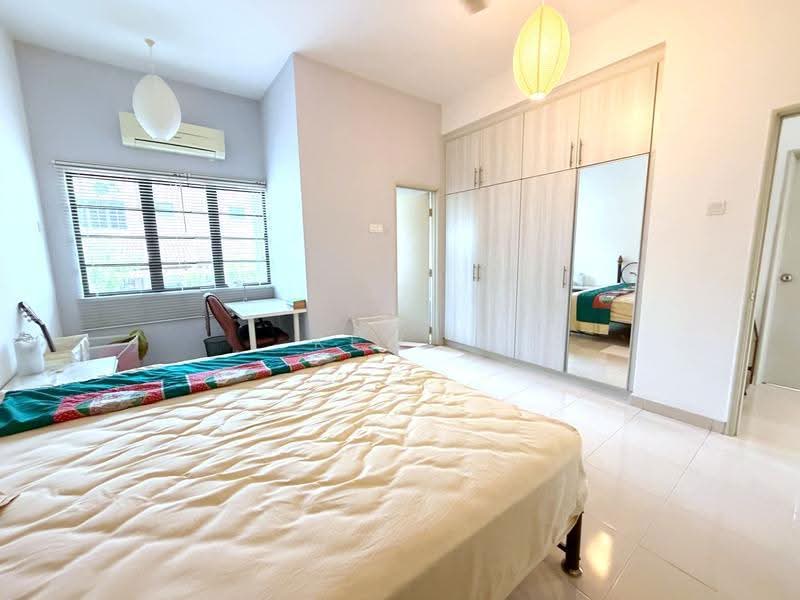 Rumah Berkembar untuk Dijual di Taman Vista Mutiara (Bandar Sungai Long) - Kew . - Bedroom - PropertyGuru.com.my