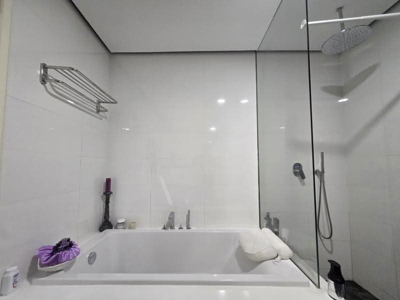 Kediaman Servis untuk Disewa di Arcoris Residences - Jin Ooi - Bathroom - PropertyGuru.com.my