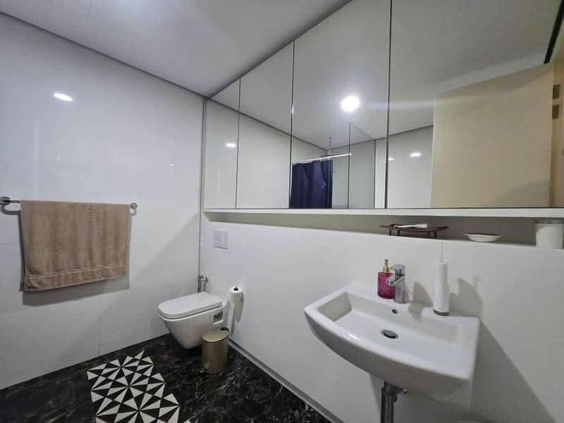 Kediaman Servis untuk Disewa di Arcoris Residences - Jin Ooi - Bathroom - PropertyGuru.com.my