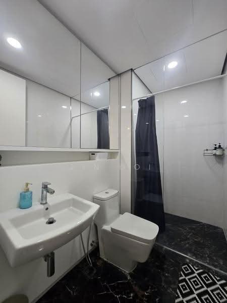 Kediaman Servis untuk Disewa di Arcoris Residences - Jin Ooi - Bathroom - PropertyGuru.com.my
