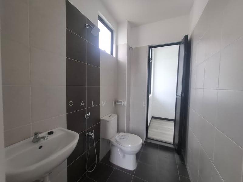 Rumah Teres 2-Tingkat untuk Dijual di Bandar Tiram (Ulu Tiram) - Calvin Lee - Bathroom - PropertyGuru.com.my