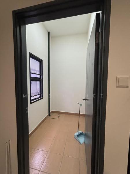 2-storey Terraced House for Sale in Klang (Selangor) - Mohd Hafiez - Stor2 at kitchen - PropertyGuru.com.my