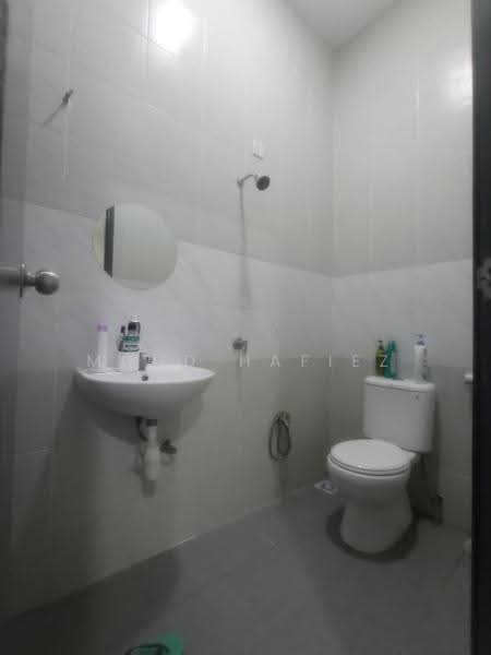 2-storey Terraced House for Sale in Klang (Selangor) - Mohd Hafiez - Master Bedroom Bathroom - PropertyGuru.com.my