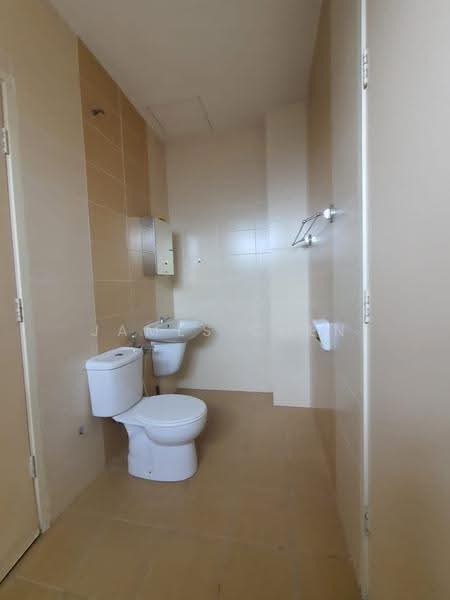 Rumah Teres untuk Disewa di Bandar Kinrara Seksyen 5 (Bandar Kinrara) - James Chen - Bathroom - PropertyGuru.com.my