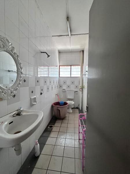 Rumah Teres 2.5-Tingkat untuk Dijual di Taman Sri Bintang (Kepong) - Kenji Ti - Bathroom - PropertyGuru.com.my