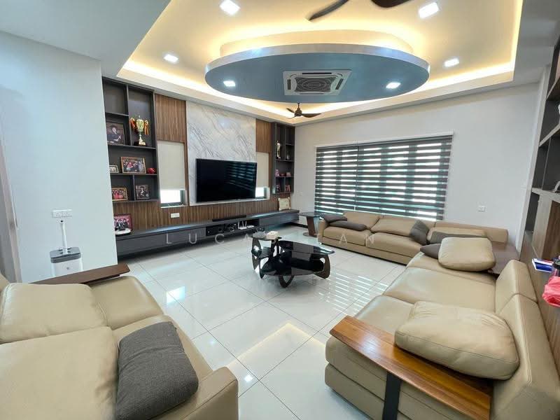 Bungalow House untuk Dijual di Bandar Putra Permai (Seri Kembangan) - Lucas Tan - Living Room - PropertyGuru.com.my