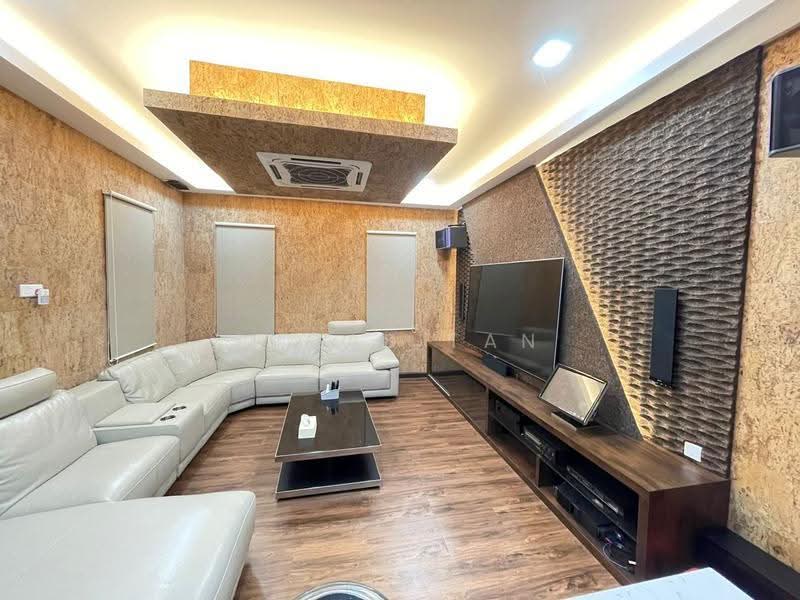 Bungalow House untuk Dijual di Bandar Putra Permai (Seri Kembangan) - Lucas Tan - Living Room - PropertyGuru.com.my