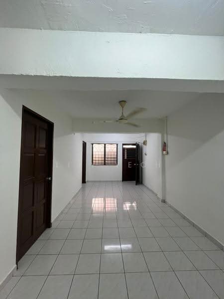 Rumah Flat untuk Disewa di Taman Seri Berembang - LILY YEOH - Living Room - PropertyGuru.com.my