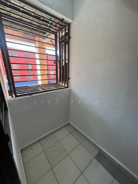 Rumah Flat untuk Disewa di Taman Seri Berembang - LILY YEOH - Back Balcony - PropertyGuru.com.my