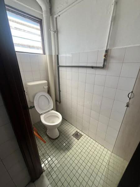 Rumah Flat untuk Disewa di Taman Seri Berembang - LILY YEOH - Bathroom - PropertyGuru.com.my
