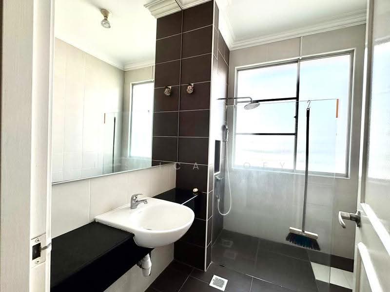 Rumah Kluster untuk Disewa di Taman Gaya (Ulu Tiram) - Jessica Boey - Bathroom - PropertyGuru.com.my