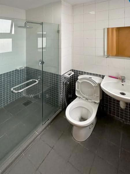 Kondominium untuk Dijual di Surian Condominium - Wes Chang - Bathroom - PropertyGuru.com.my