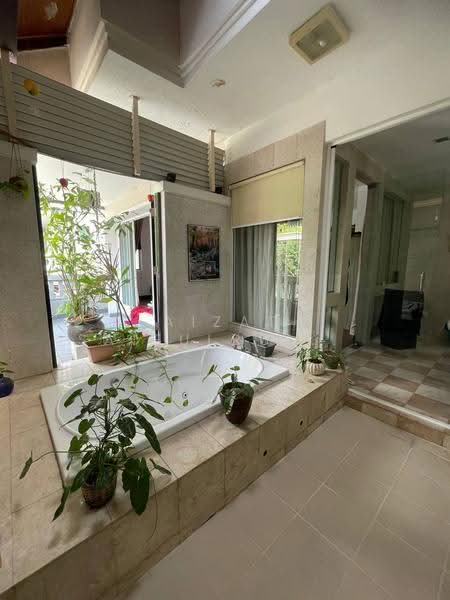 Rumah Berkembar untuk Disewa di Desa Sri Hartamas (Sri Hartamas) - Aizat Saifulrullah - Bathroom - PropertyGuru.com.my