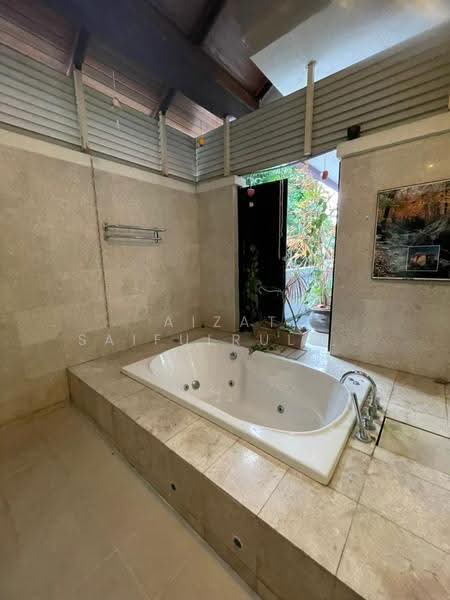 Semi-Detached House for Rent in Desa Sri Hartamas (Sri Hartamas) - Aizat Saifulrullah - Bathroom - PropertyGuru.com.my