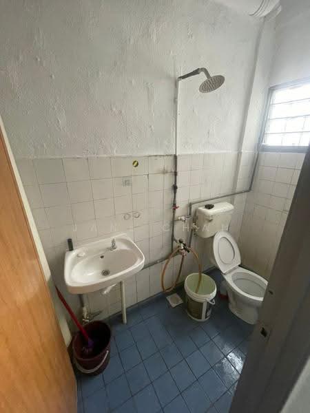 Pangsapuri untuk Dijual di Pangsapuri Seri Jasa - Jane Chan - Bathroom - PropertyGuru.com.my