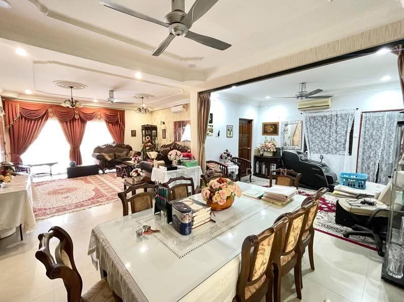 Bungalow House untuk Dijual di Seksyen 2 (Shah Alam) - Sa'a Nordin - Living Room - PropertyGuru.com.my