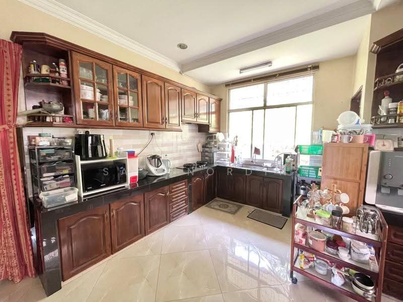 Bungalow House untuk Dijual di Seksyen 2 (Shah Alam) - Sa'a Nordin - Kitchen - PropertyGuru.com.my