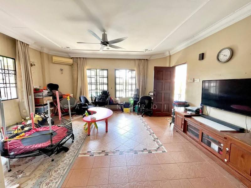 Bungalow House untuk Dijual di Seksyen 2 (Shah Alam) - Sa'a Nordin - Living Room - PropertyGuru.com.my