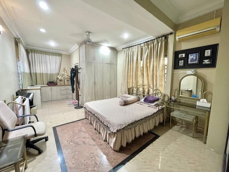 Bungalow House untuk Dijual di Seksyen 2 (Shah Alam) - Sa'a Nordin - Bedroom - PropertyGuru.com.my