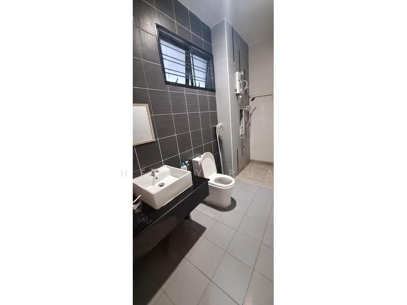 Rumah Berkembar untuk Dijual di Taman Nusa Idaman (Iskandar Puteri (Nusajaya)) - Henry Pua - Bathroom - PropertyGuru.com.my