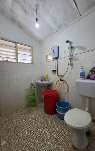 Rumah Teres 2-Tingkat untuk Dijual di Damansara Kim (Petaling Jaya) - Jin Ooi - Bathroom - PropertyGuru.com.my
