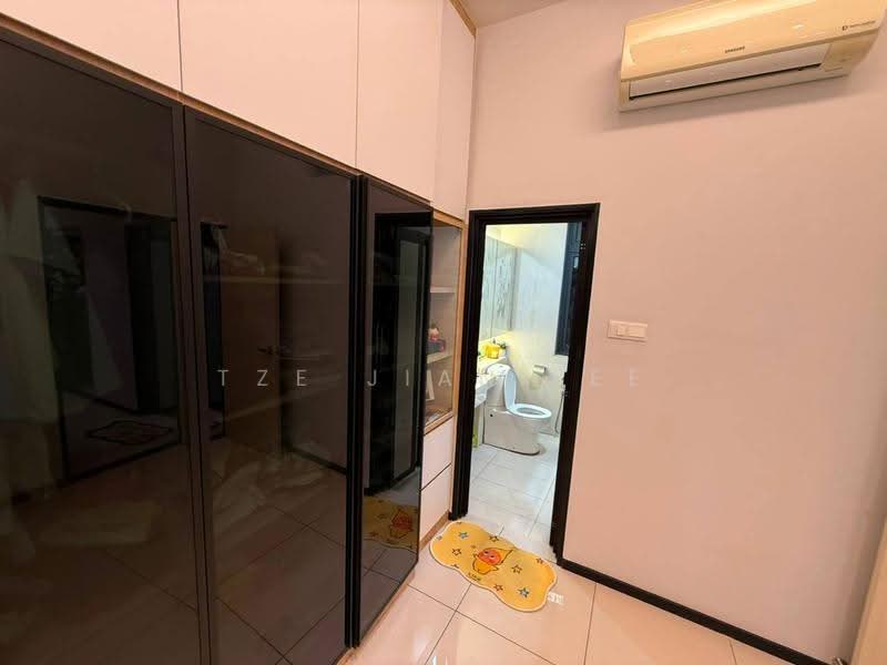 Service Residence for Sale at 8Scape Residence @ Sutera - TZE JIAN LEE - Bathroom - PropertyGuru.com.my