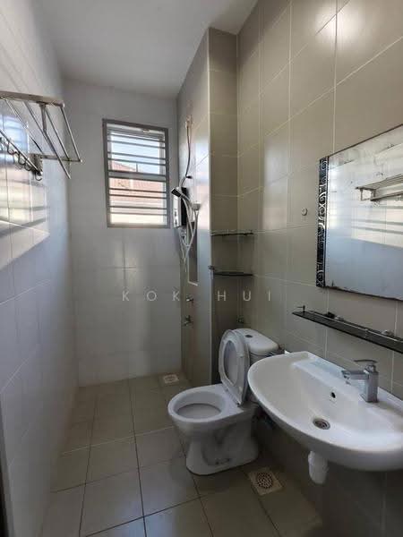 Rumah Teres 2-Tingkat untuk Dijual di Taman Impian Emas (Skudai) - Kok Hui - Bathroom - PropertyGuru.com.my