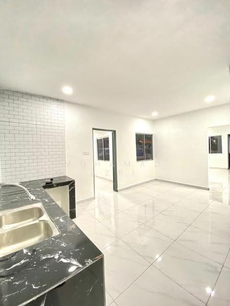 1-storey Terraced House for Sale in Taman Dahlia (Tampoi) - MUHAMAD AZRI - Kitchen - PropertyGuru.com.my