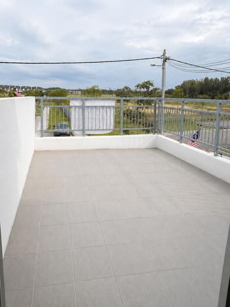 Rumah Bandar untuk Disewa di Dengkil (Selangor) - Farah Hanan - Balcony - PropertyGuru.com.my