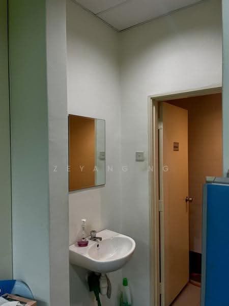 Shop / Office untuk Disewa di Kampung Sungai Kayu Ara (Petaling Jaya) - Zeyang Ng - Bathroom - PropertyGuru.com.my