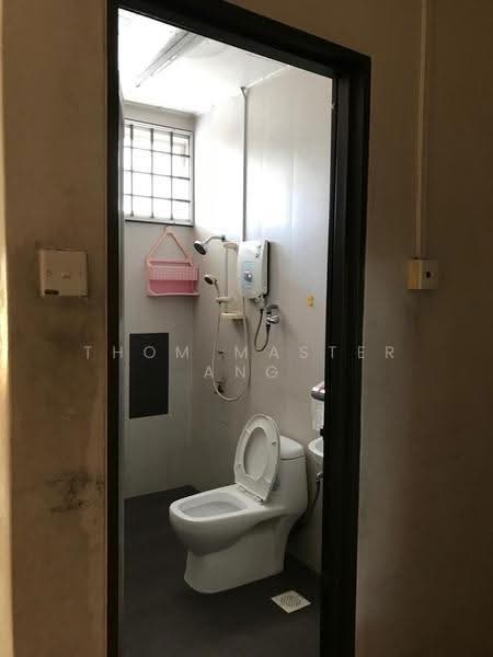 Rumah Teres 2-Tingkat untuk Disewa di Taman Sri Putri (Skudai) - Thom Master Ang - Bathroom - PropertyGuru.com.my