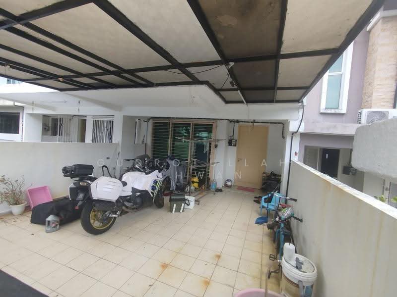 2-storey Terraced House for Sale in Bandar Putra Permai (Seri Kembangan) - Gudrotullah Ikhwan - Exterior - PropertyGuru.com.my