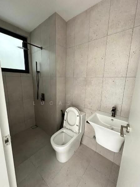 Kondominium untuk Dijual di EdgeWood Residences @ SkySanctuary - Lucas Tan - Bathroom - PropertyGuru.com.my