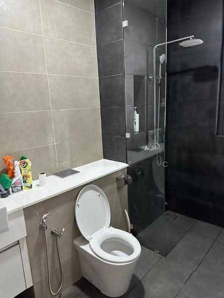 Kediaman Servis untuk Disewa di Setia Sky 88 - Vchelle. C - Bathroom - PropertyGuru.com.my