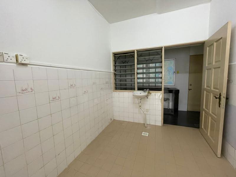 Rumah Teres 2-Tingkat untuk Dijual di Taman Mastiara (Jalan Ipoh) - ChaoLim . - Kitchen - PropertyGuru.com.my