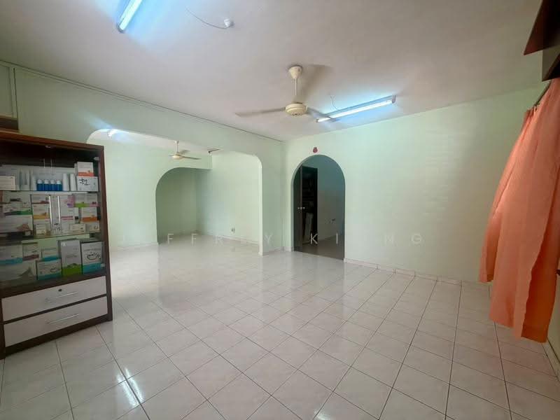 Rumah Teres 2-Tingkat untuk Dijual di Taman Damai Jaya (Skudai) - Jeffrey Kiong - Living Room - PropertyGuru.com.my