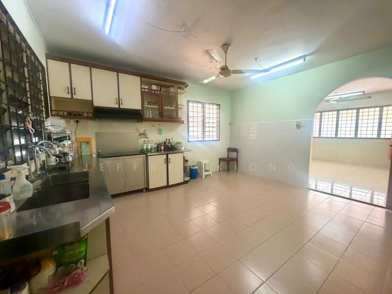 Rumah Teres 2-Tingkat untuk Dijual di Taman Damai Jaya (Skudai) - Jeffrey Kiong - Kitchen - PropertyGuru.com.my