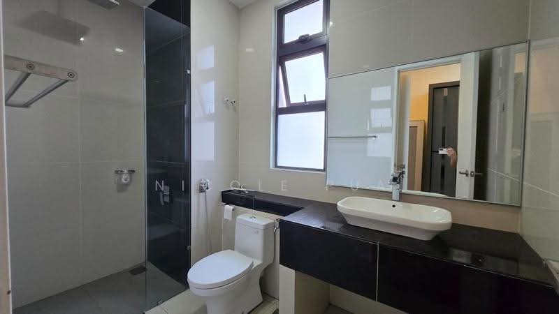 Cluster House for Sale in Eco Botanic (Iskandar Puteri (Nusajaya)) - Nicole Pua - Bathroom - PropertyGuru.com.my