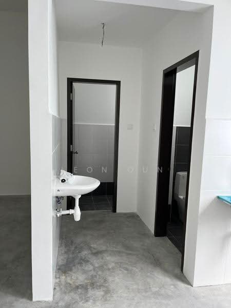 Shop / Office for Rent in Taman Masai (Masai) - Leon Oun - Bathroom - PropertyGuru.com.my