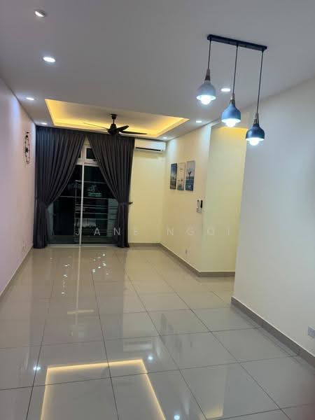 Kediaman Servis untuk Disewa di Meridin Bayvue Serviced Apartment - Jane Ngoi - Living Room - PropertyGuru.com.my