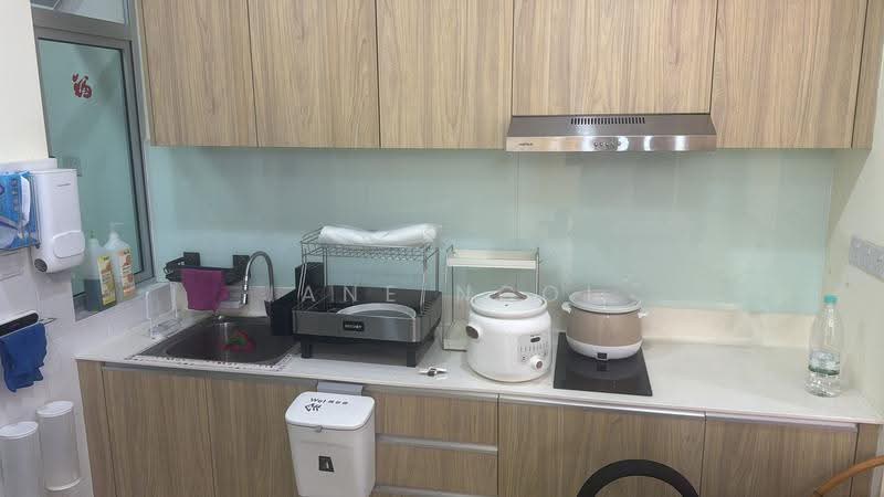Kediaman Servis untuk Disewa di Meridin Bayvue Serviced Apartment - Jane Ngoi - Kitchen - PropertyGuru.com.my