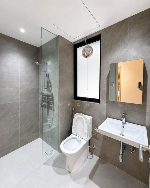 Kediaman Servis untuk Dijual di Quinn Residence - Zafran . - Bathroom - PropertyGuru.com.my