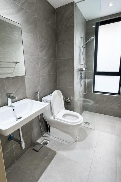 Kediaman Servis untuk Dijual di Quinn Residence - Zafran . - Bathroom - PropertyGuru.com.my