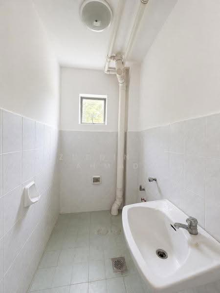 Bungalow House for Sale in Taman Pantai Sepang Putra (Sepang) - Aizuddin bin Ahmad - Bathroom - PropertyGuru.com.my