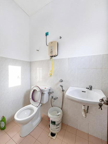 Bungalow House for Sale in Taman Pantai Sepang Putra (Sepang) - Aizuddin bin Ahmad - Bathroom - PropertyGuru.com.my